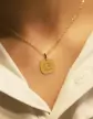 Médaille Carrée M Signe Zodiaque en Or Personnalisable