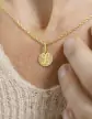 Petite Médaille Ronde Initiale Personnalisable en Or