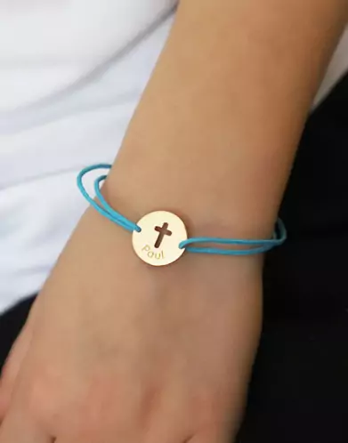 Bracelet Rond Croix Ajourée en Or Personnalisable Cordon