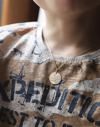 Médaille Petit Garçon Chat en Or - La Fée Galipette