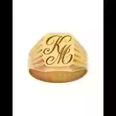 Chevalière Homme Or Tonneau Monogramme Godrons creusés image cachée