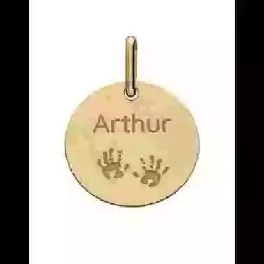 Médaille Ronde Or Empreintes Mains Personnalisable image cachée